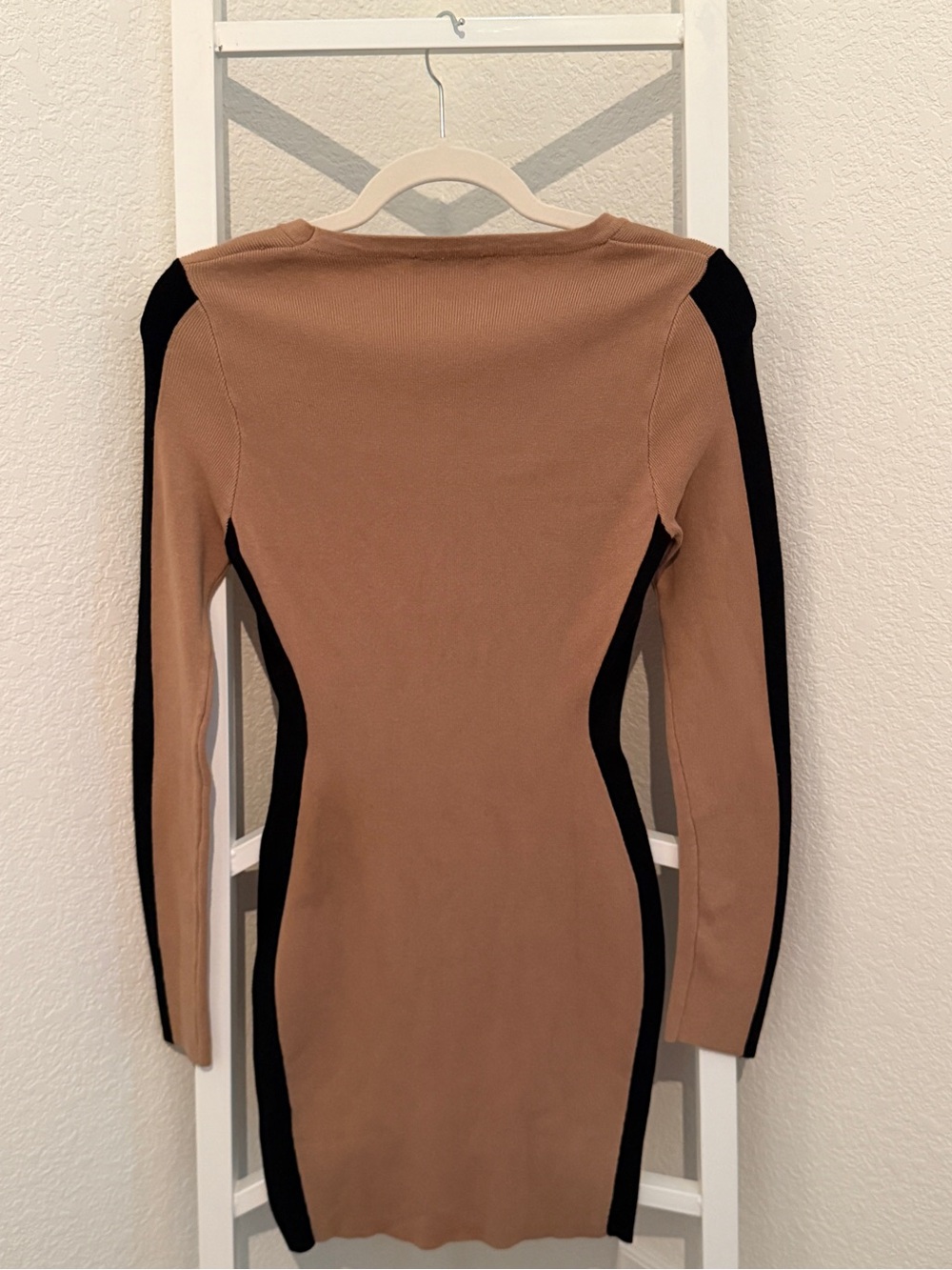 AKIRA Black Label Cutout Bodycon Mini Dress Tan Black Long Sleeve - Picture 4 of 7